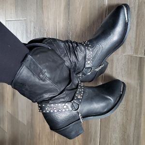EUC Shyanne slouch boots with chain